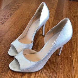*SALE*Perfect Condition Silver Pumps!